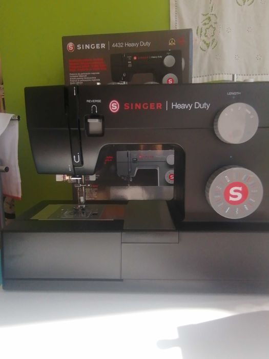 Máquina de costura Singer-Heavy Duty 4432 Black-Novas