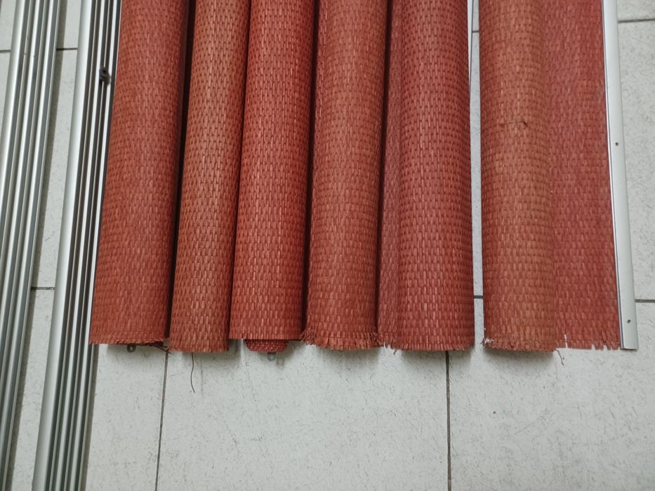 Calhas alumínio e cortinas palhinha Ikea