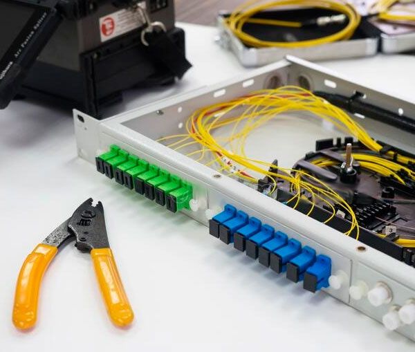 Роботи з оптоволокном (широкий спектр робіт)