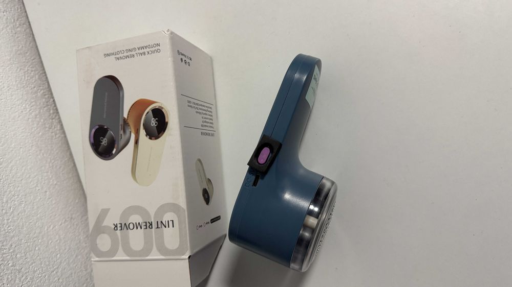 Машинка для видалення катишків на аккамуляторі