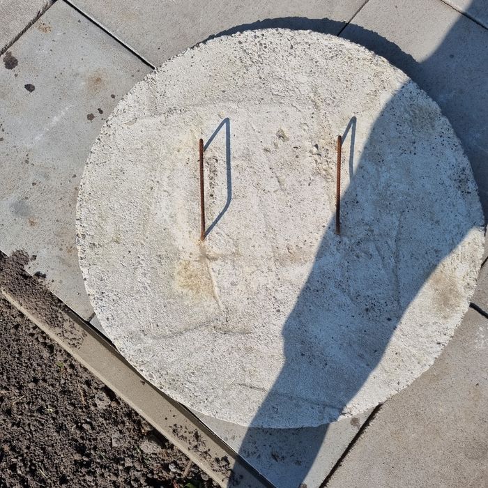 Pokrywa betonowa 74 cm do studni lub szamba