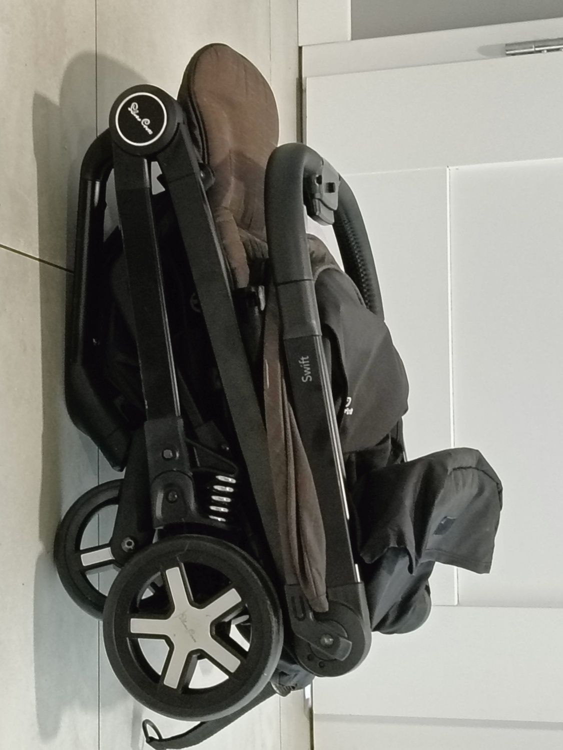 Wózek spacerowy brytyjskiej firmy Silver Cross Swift