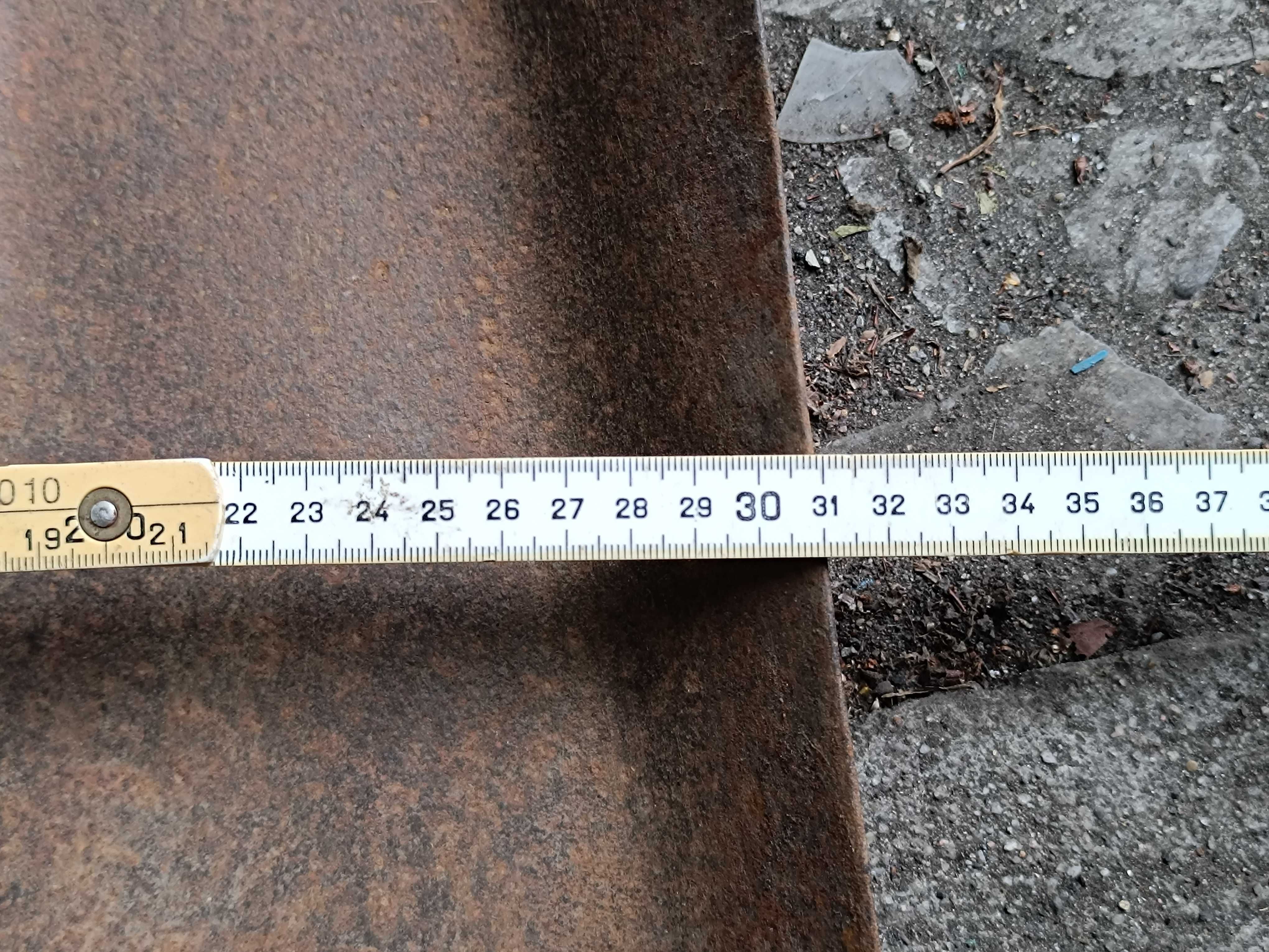 Łopaty metalowe.