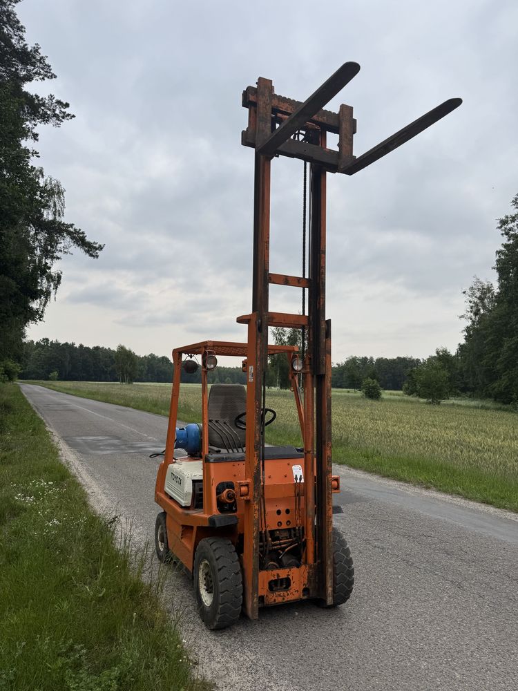 Wózek widłowy TOYOTA CARIX F 1550 SZP LPG sprowadzony z gospodarstwa