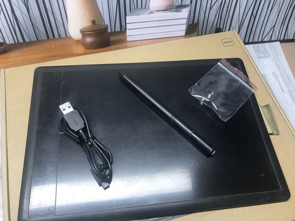Tablet graficzny One by Wacom M