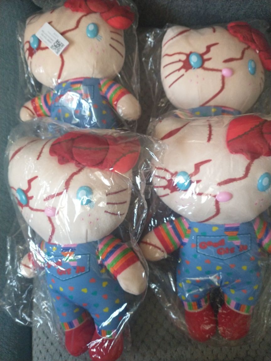 Hello Kitty Chucky maskotka 23 cm