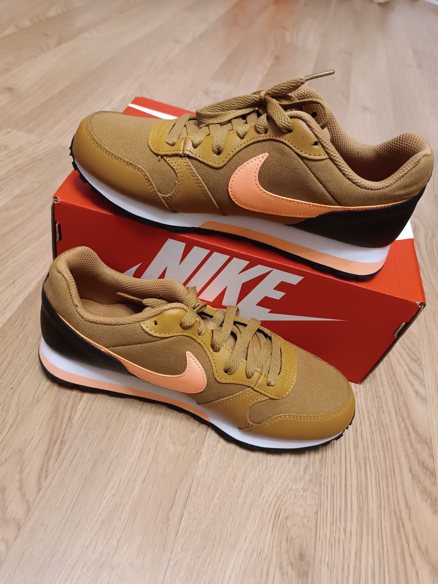 Оригінальне взуття NIKE