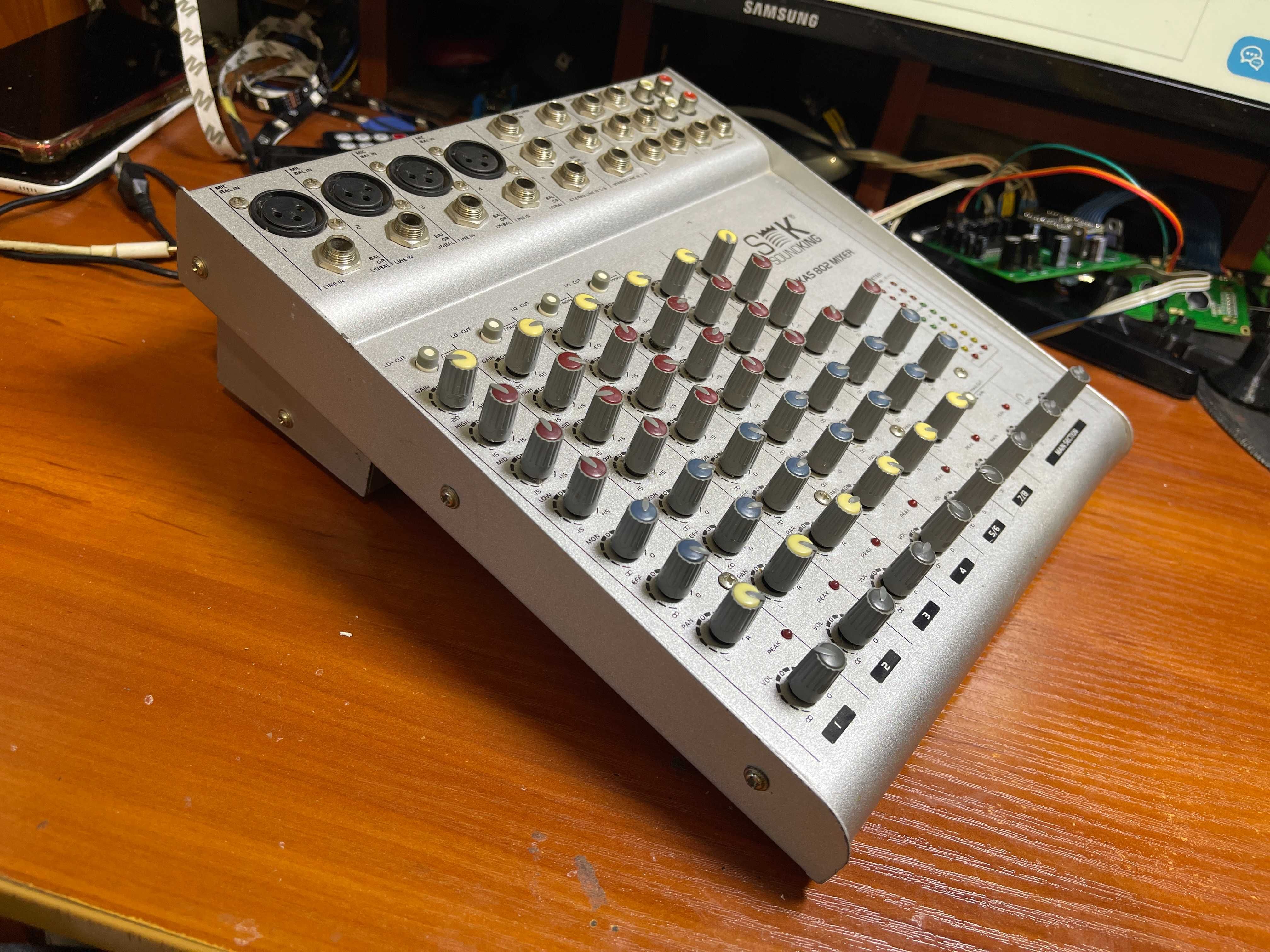 Микшерный пульт SoundKing SKAS 802A полностью рабочий