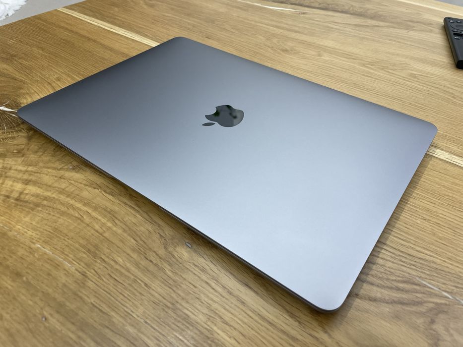 MacBook Air M1,2020 8/256 + Apple Magic Mouse White Multi-Touch