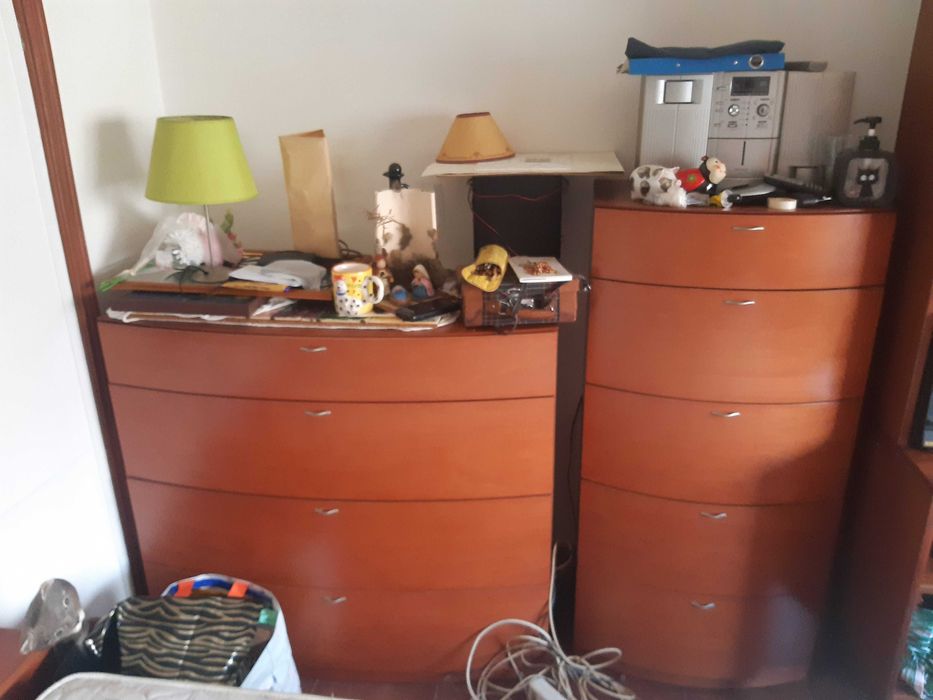 Mobiliário de quarto Nogueira (Não é Ikea)