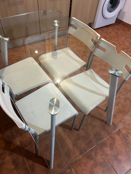 Mesa de jantar em ótimo estado