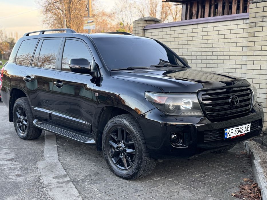 Продам ланкрузер 200