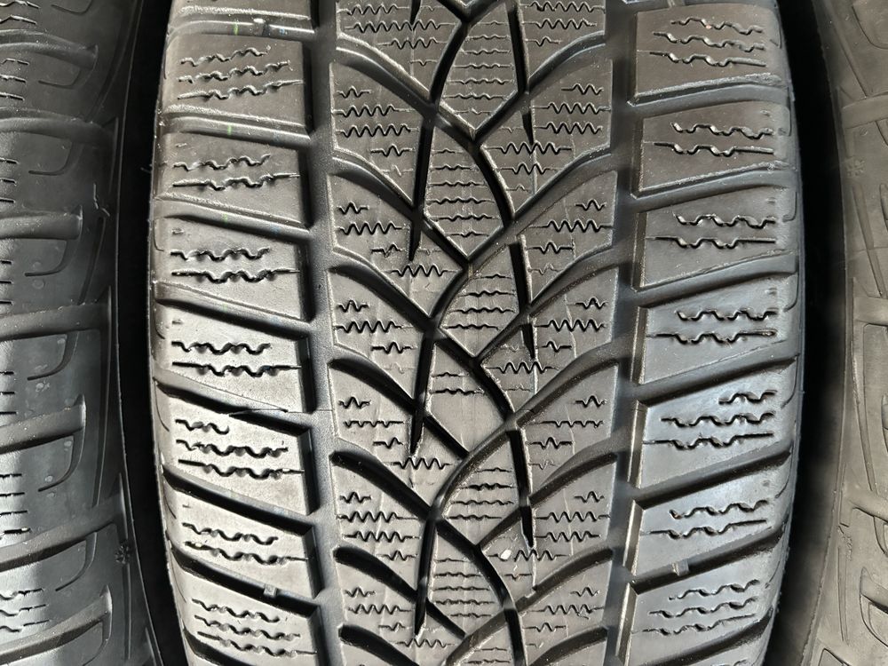 Комплект Зимових шин 205/60R16 Good Year