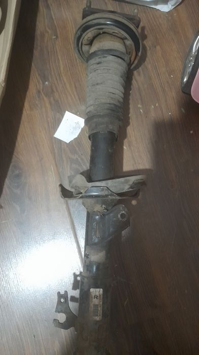 Продам передние стойки мазда мпв