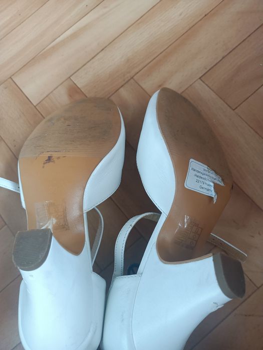 Białe skórzane buty T bary