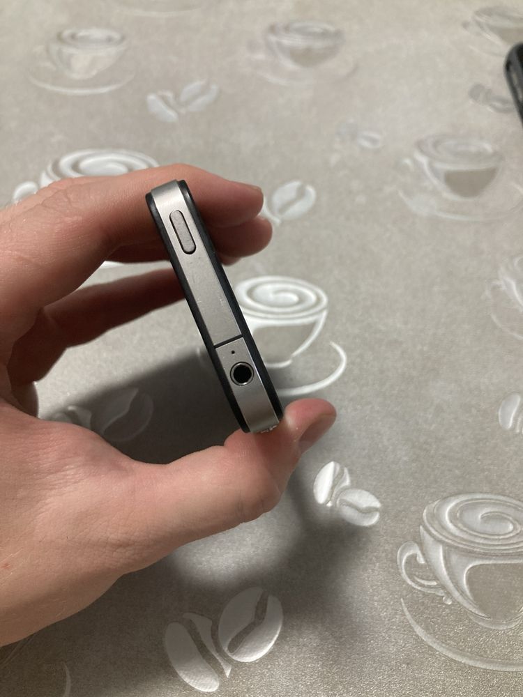 Продама мобильный телефон/смартфон iPhone 4 16gb Neverlock