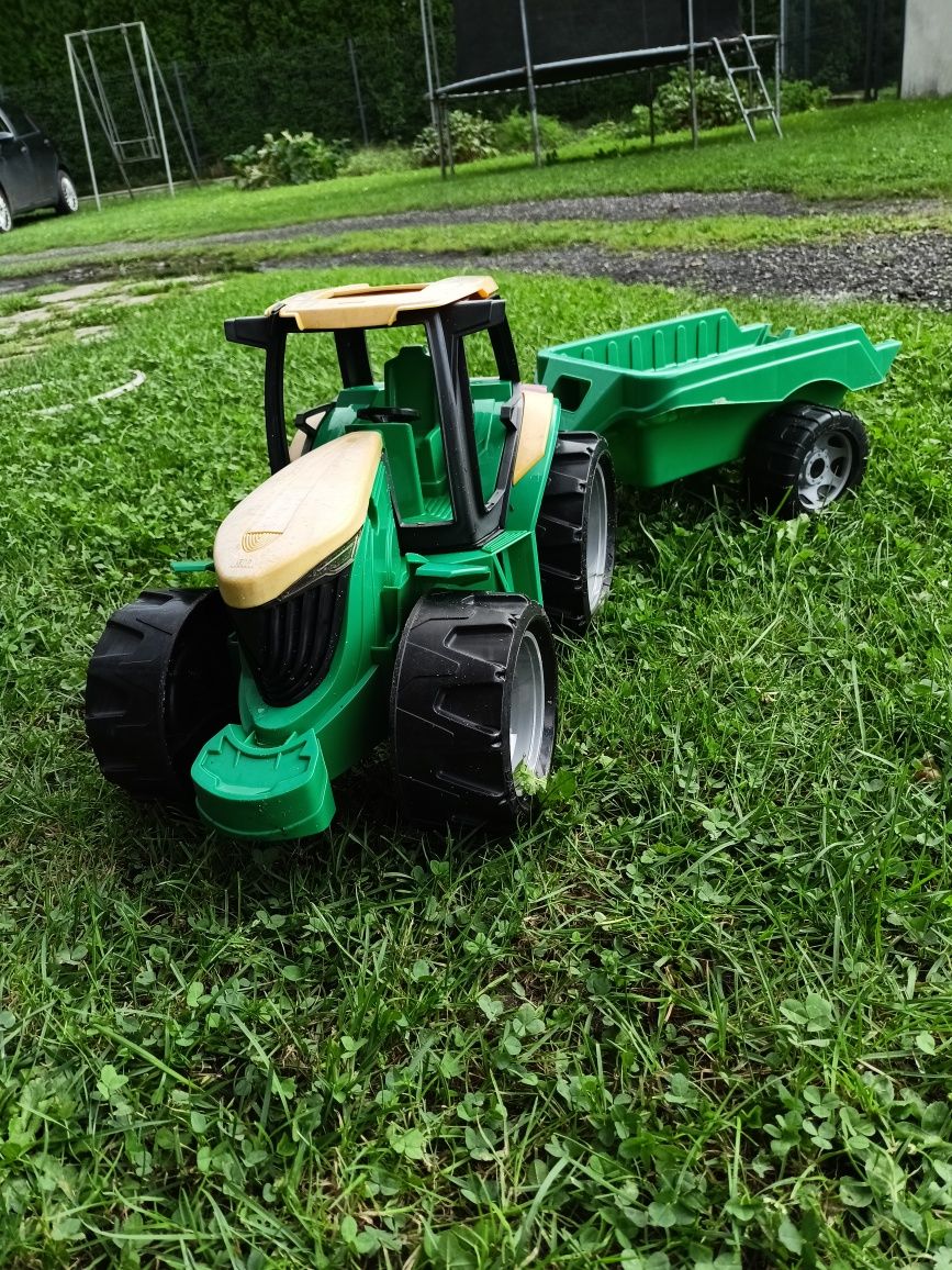 Ciągnik (traktor) z przyczepą Lena