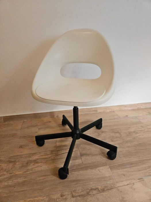 Cadeira p/escritório, branco com rodízios
