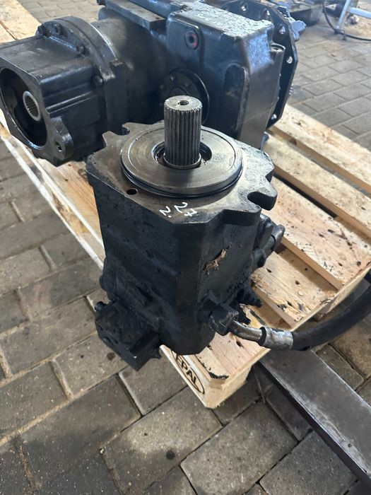 Hydromotor Silnik Jazdy Linde 2HL-100 HMV135-02 HMV135 Cat M315 M 315