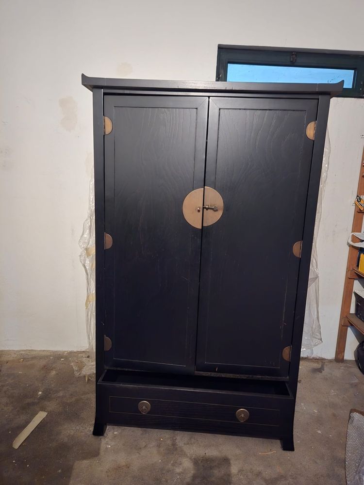 Roupeiro de duas portas e uma gaveta, castanho escuro