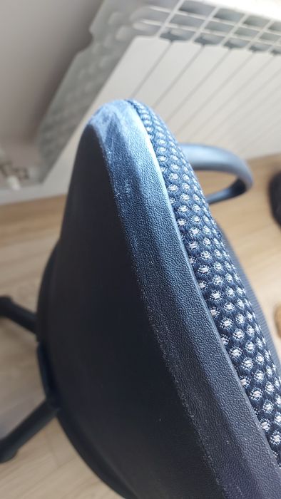 Крісла офісні  4 шт