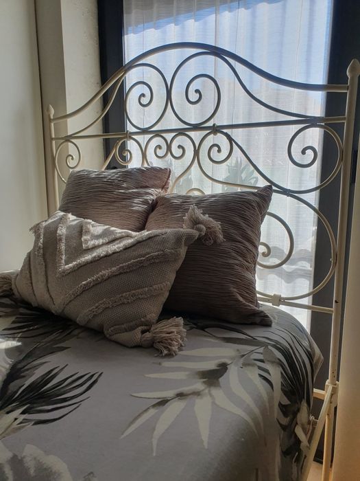 Cama de ferro restaurada
