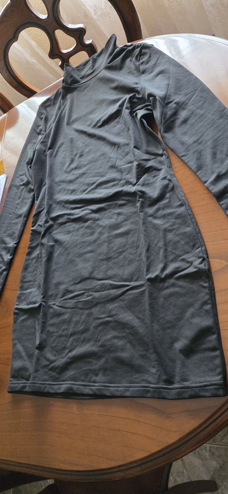 Vestido gola alta e manga comprimida tam.M