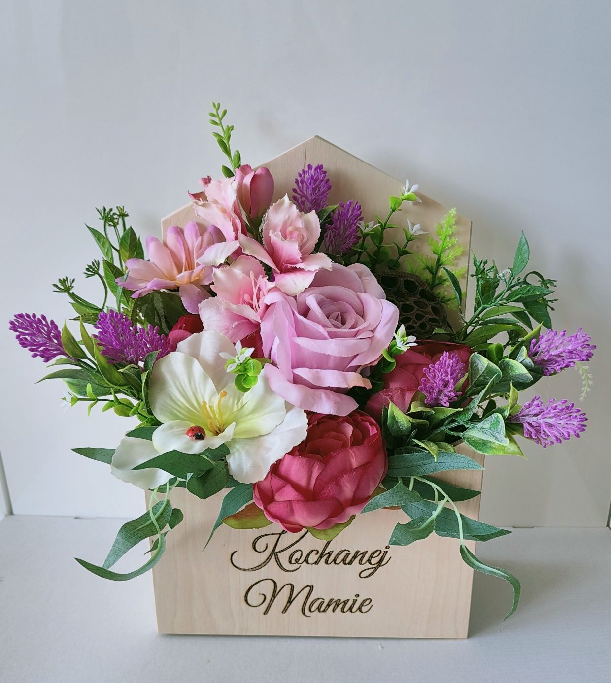 Kompozycje kwiatowe kwiaty koperta pomnik grób Dzień Matki