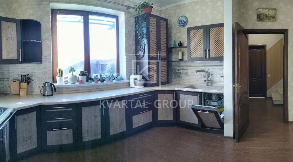 Продам два будинки за ціною одного!