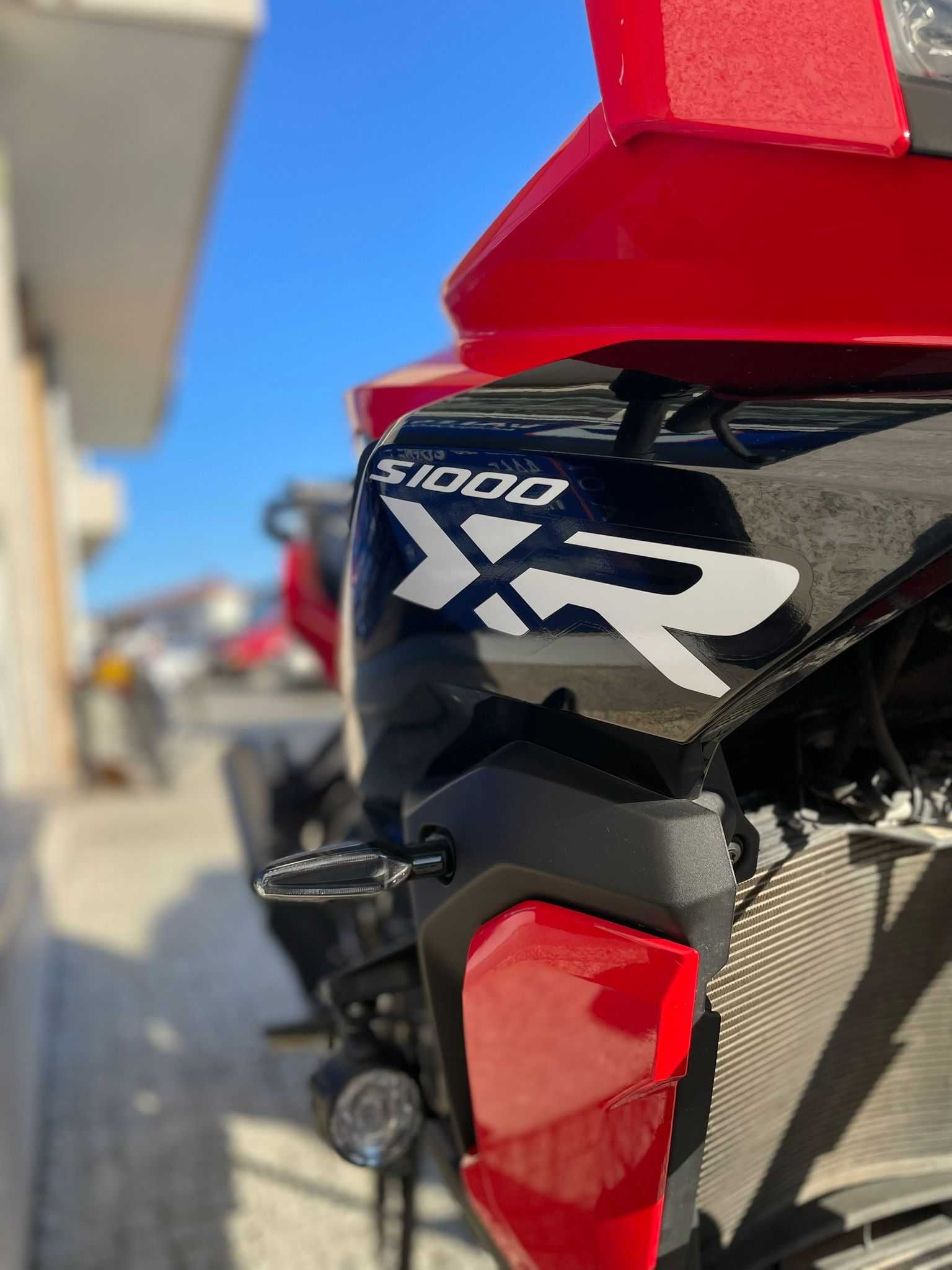 BMW S1000XR vermelha 2022