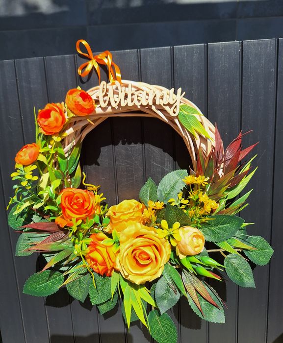 Wianek całoroczny z różami, Wianek na drzwi z napisem  "Witamy"