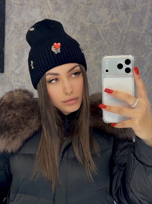 Шапки, бейсболки, докери, теплі хутряні наушники