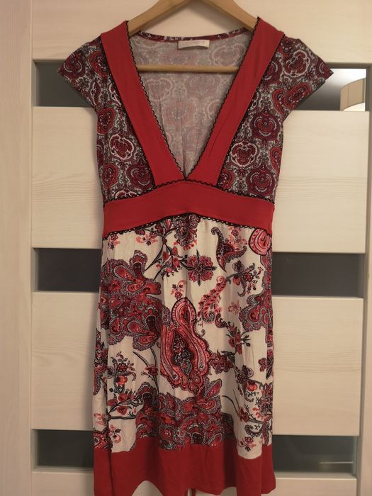 Tunika r.S/M, ładny dekolt, wzorzysta z piękną żywą czerwienią