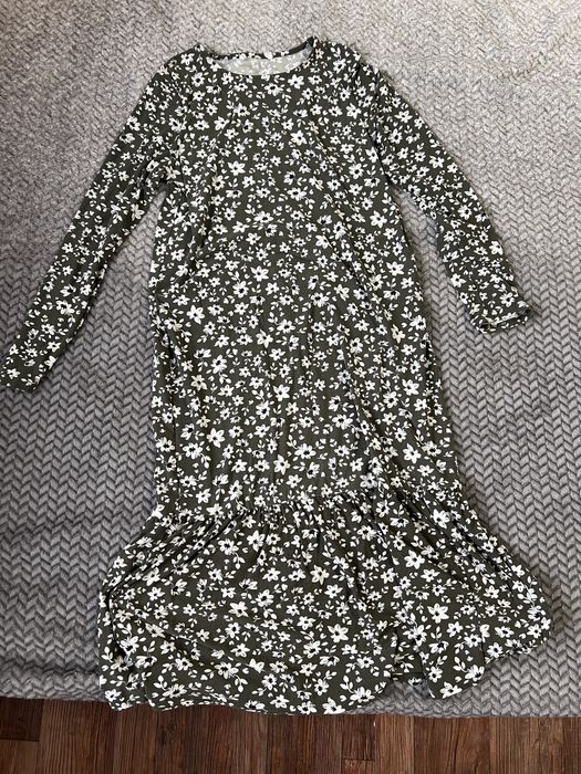 Сукня розмір S тканина дуже приємна до тіла і не мнеться