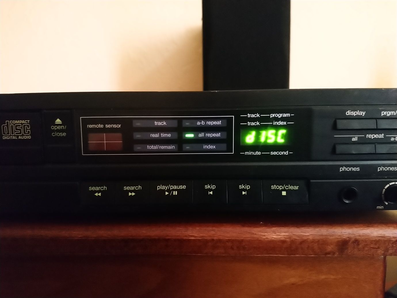 продам Compact Disc Player "Sony" CDP-M33(made in France)
