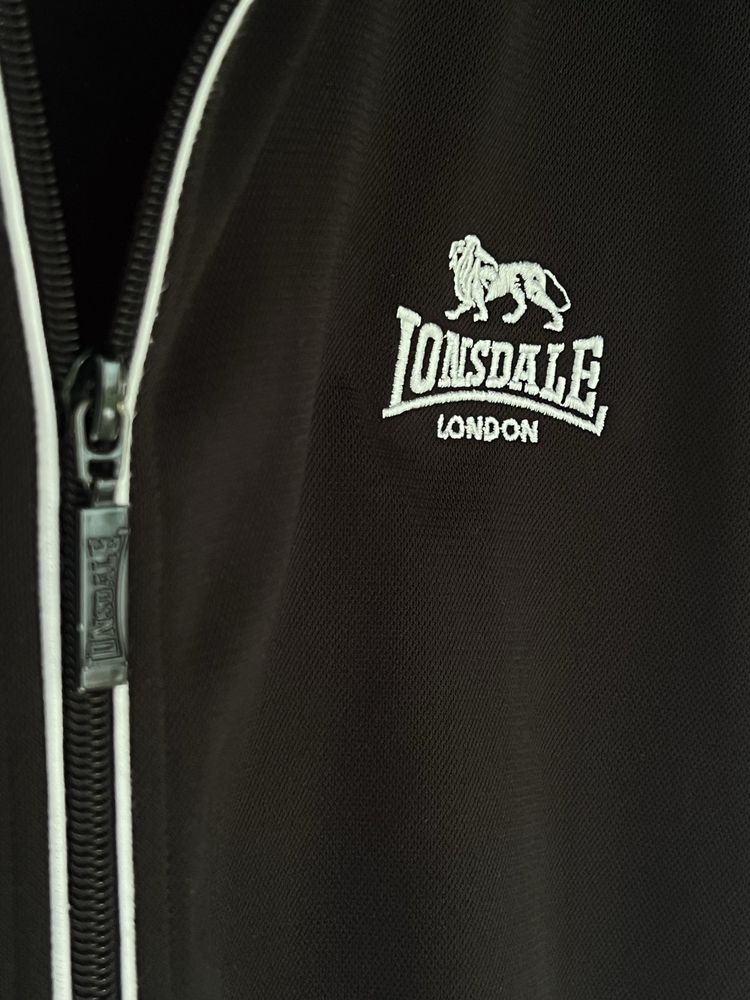 Чорна Зіпка Lonsdale