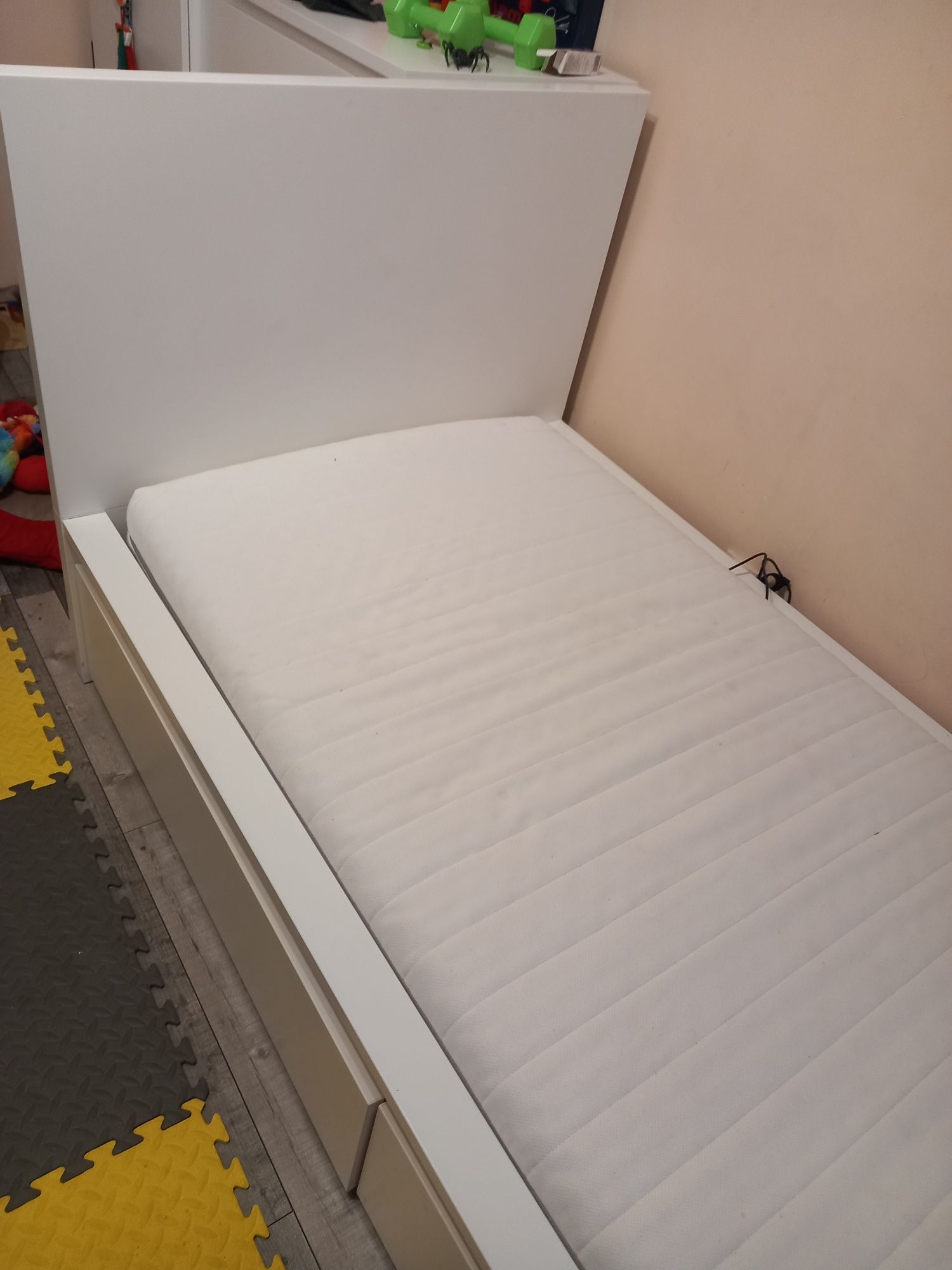Łóżko  Malm z szufladami z Ikea 90/200  z materacem