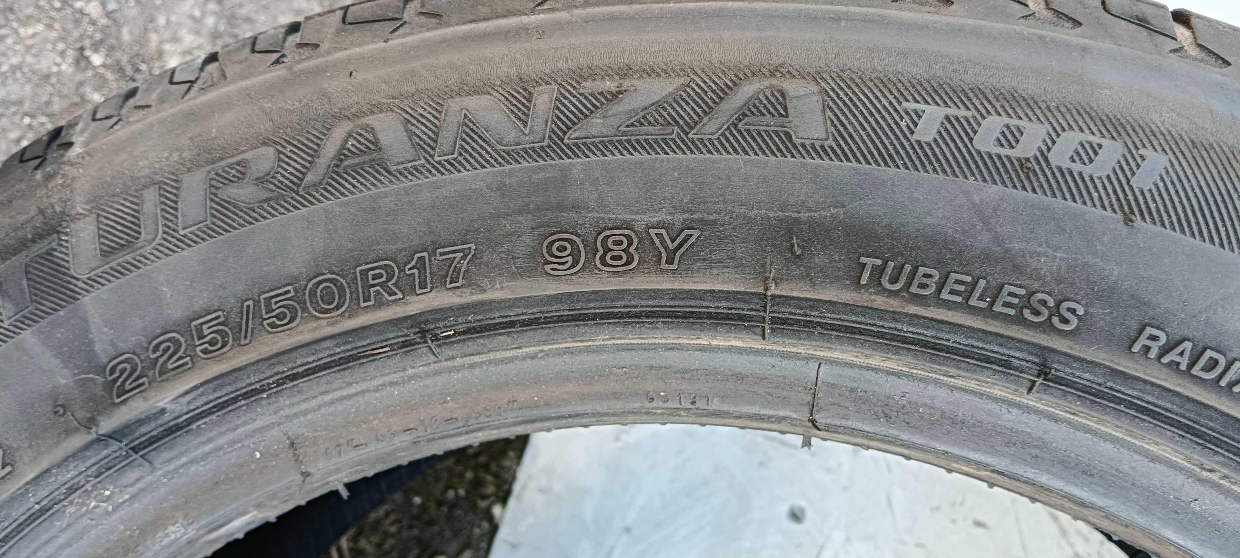 2002 Sztuka 225/50R17 Bridgestone Turanza T001 dot.3617
