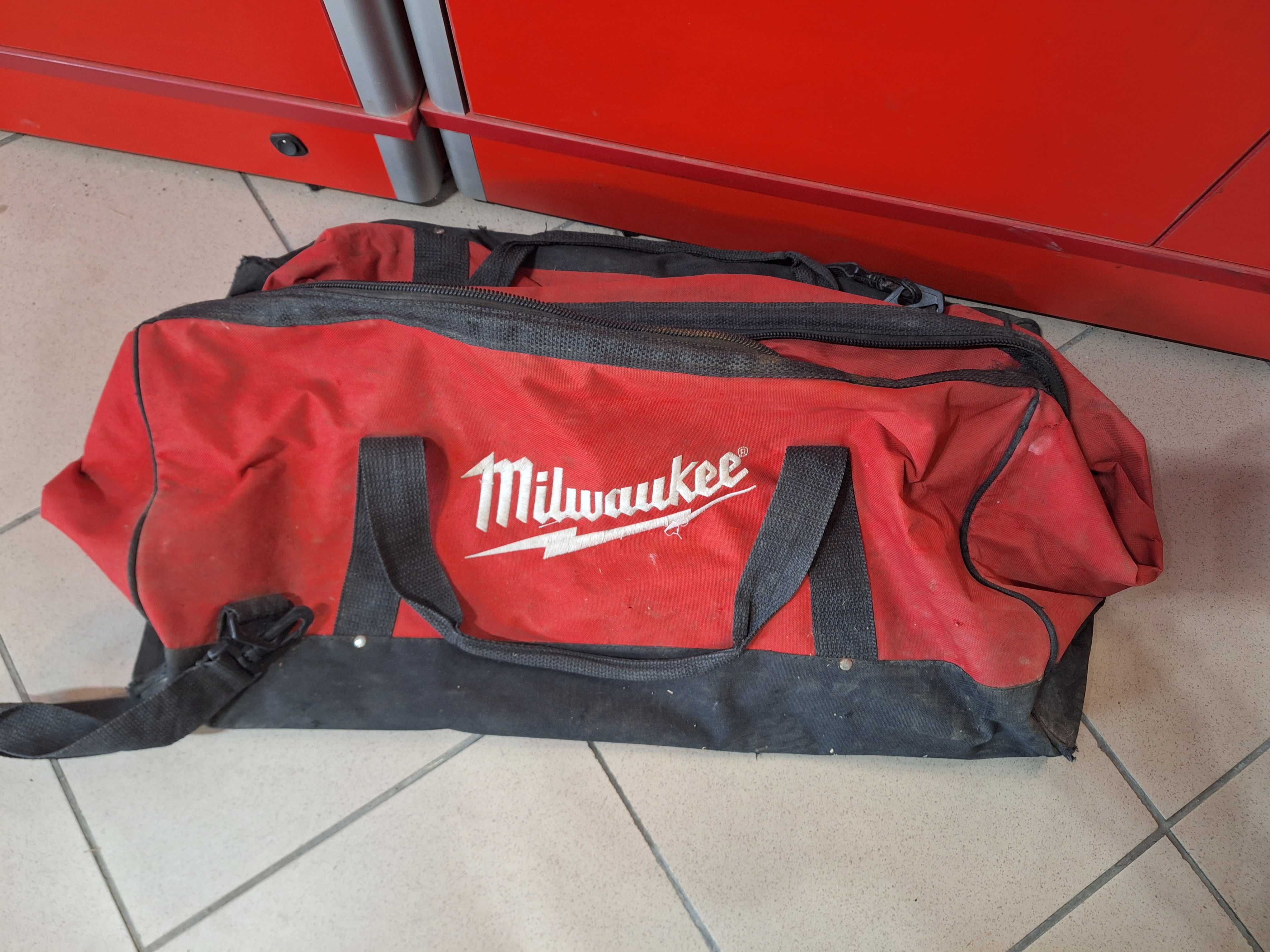 Pilarka Piła tarczowa Milwaukee M18 CCS55 ładowarka aku 5.0Ah torba