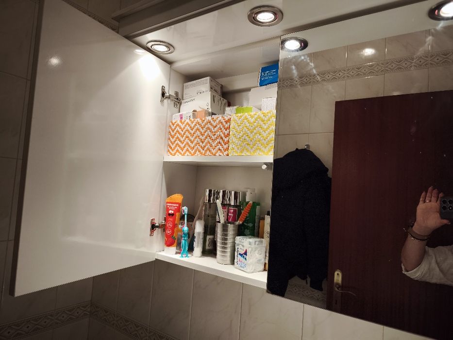 Venda de armário para casa de banho electrificado.