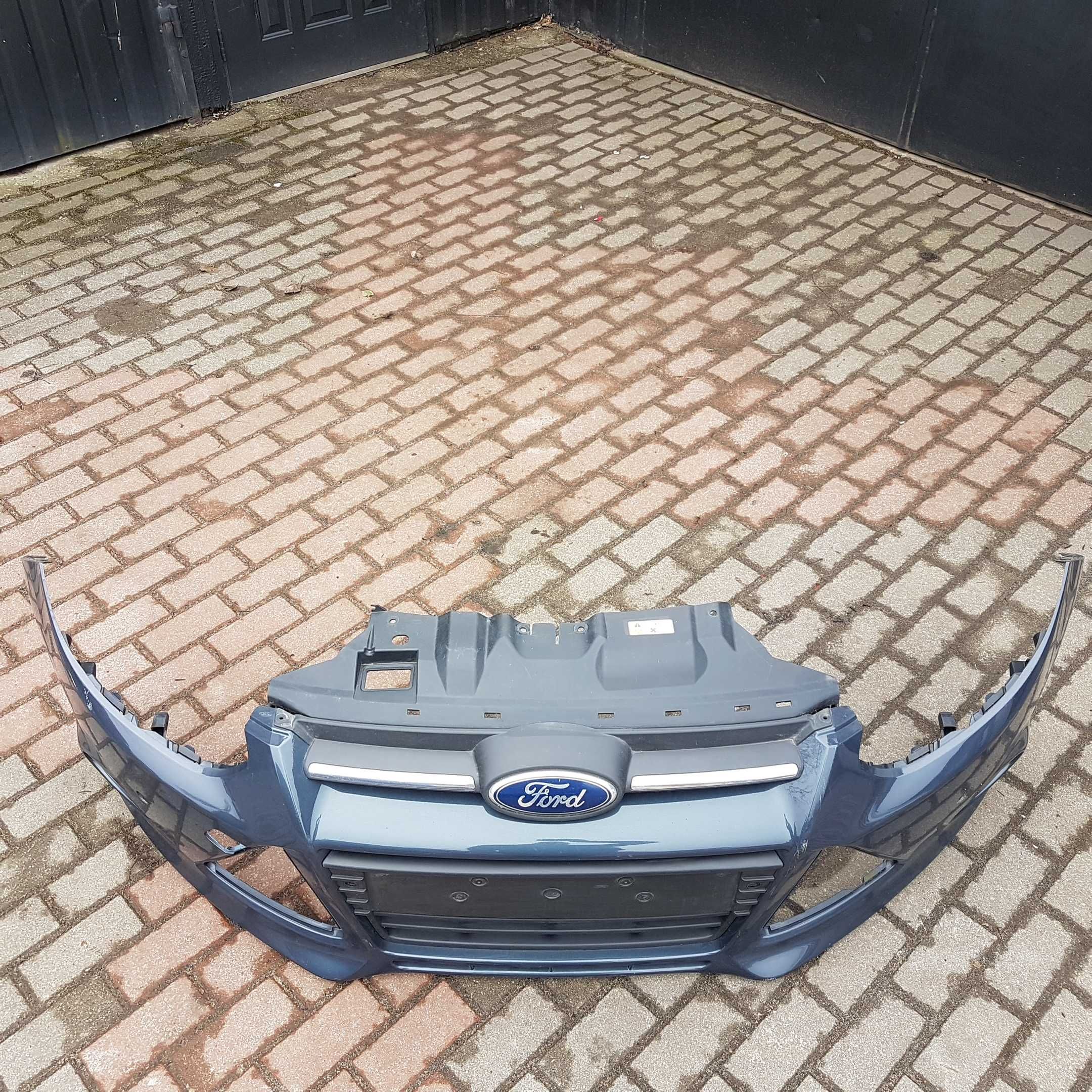 Ford Focus Mk3 III 10-14 zderzak przód przedni atrapa grill PDC