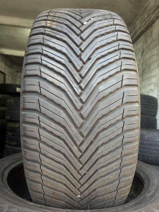Шины 235/40 R19 Michelin комплект зима (отличное состояние) L6