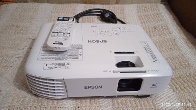 Projektor Epson EB S05