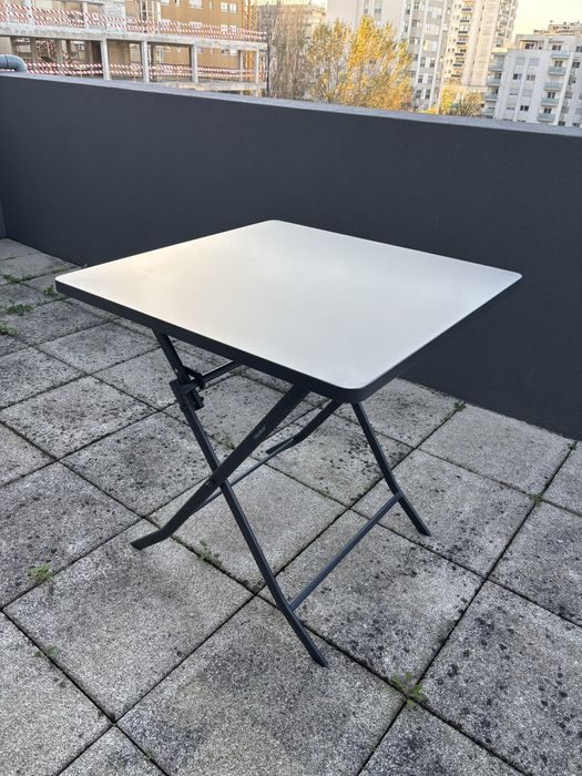 Mesa dobrável para interior ou exterior cinzenta