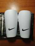 Футбольні щитки Nike