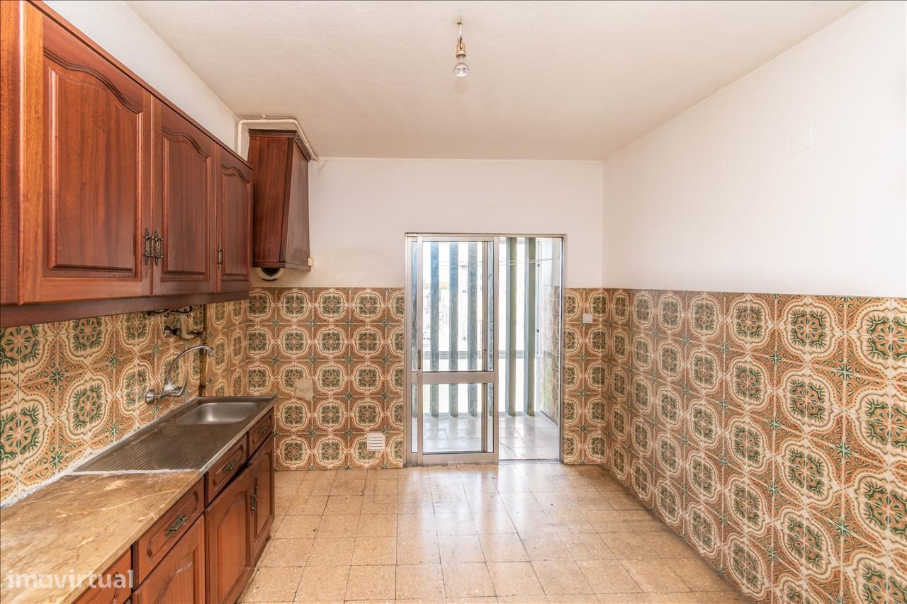 Móveis de cozinha com bancada e lava loiça
