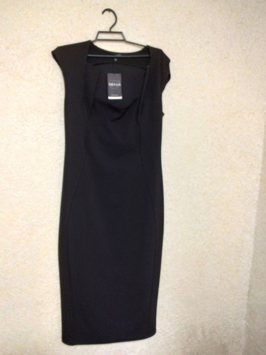 Вечернее платье черное стройнит