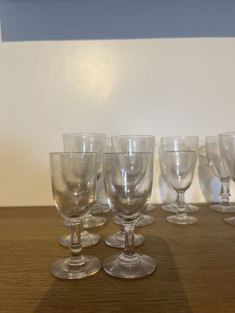 Conjunto de copos variados pequenos