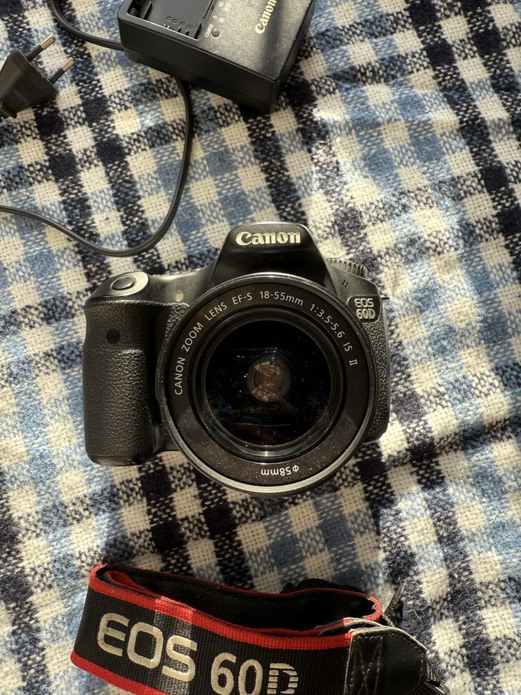 Зеркальний фотоапарат Canon eos 60d