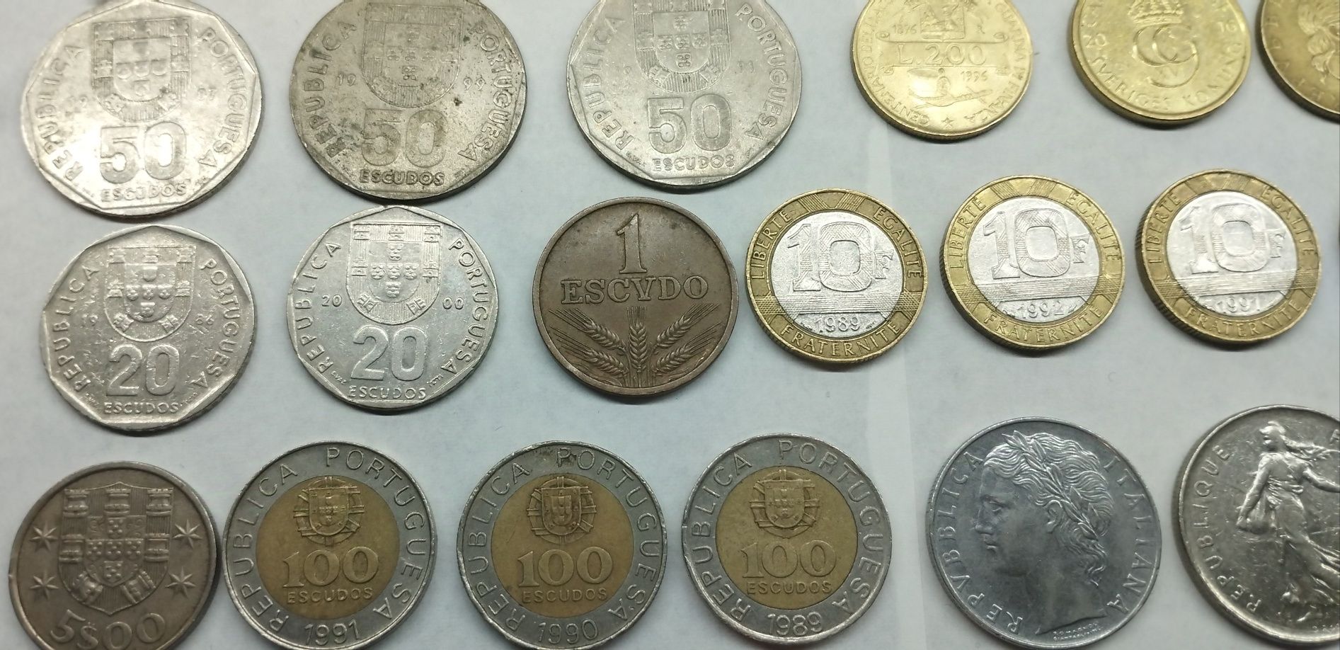 Moedas antigas portuguesas e estrangeiras